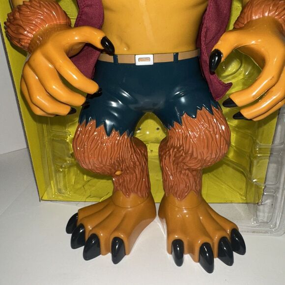MANLEY TOY QUEST STRETCH SCREAMERS ELECTRONIC 14" WOLFMAN WITH BOX - Picture 5 of 16